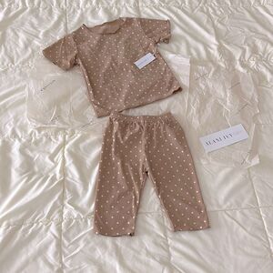 NWT Girl Two Piece Set Size 18-24 Month